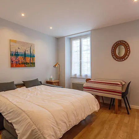 Studio Renove Avec Parking Et Wi-fi, Centre Saint-jean-de-luz, Plage A Proximite - Fr-1-4-700 Apartment *