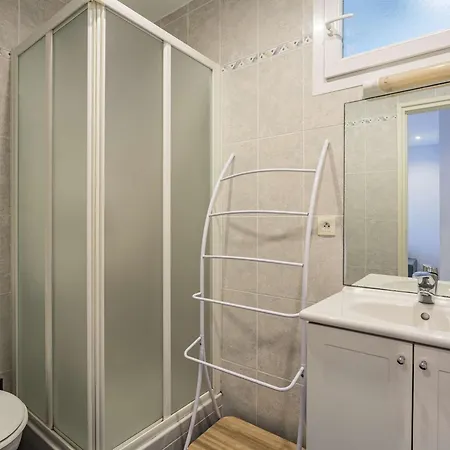 Apartment Studio Renove Avec Parking Et Wi-fi, Centre Saint-jean-de-luz, Plage A Proximite - Fr-1-4-700